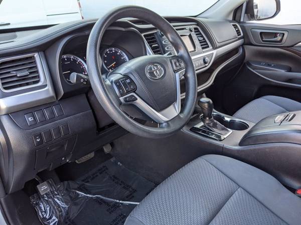 2017 Toyota Highlander LE SKU: HS026462 SUV - - by for sale in Torrance, CA – photo 11