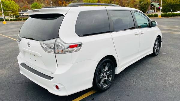 2017 Toyota Sienna SE Premium 8 Passenger 4dr Mini Van van White -... for sale in Fayetteville, AR – photo 7