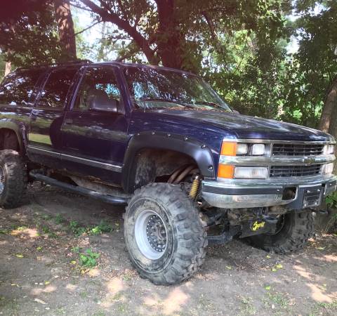 ‘99’ Suburban 2500 - cars & trucks - by owner - vehicle automotive... for sale in Beloit, WI – photo 2