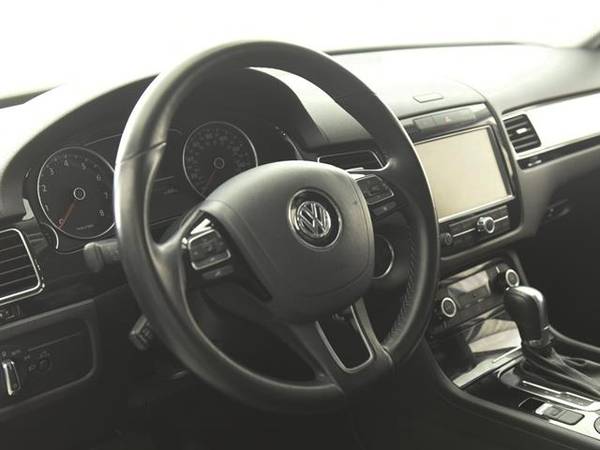 2012 VW Volkswagen Touareg VR6 Lux Sport Utility 4D suv WHITE - for sale in Inwood, NY – photo 2