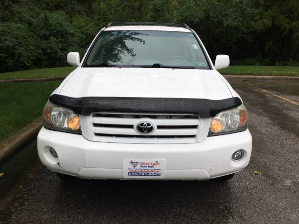 2005 Toyota Highlander 3rd row loaded! - cars & trucks - by dealer -... for sale in Riverside, MO – photo 8