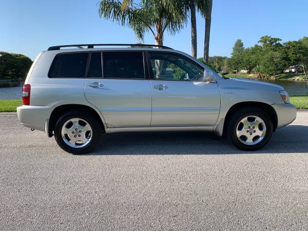2006 Toyota Highlander AWD Excellent Condition - - by for sale in Clearwater, FL – photo 3