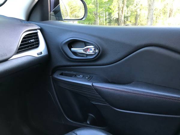 2016 Jeep Cherokee Trailhawk for sale in Portsmouth, NH – photo 13