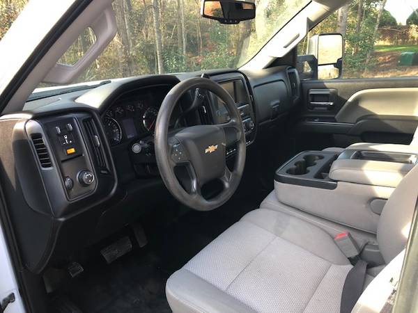 2017 Chevrolet Silverado 2500 hd 4door Crew Cab 1 owner Low miles -... for sale in Charlotte, NC – photo 4