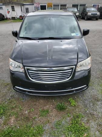 2011 CHRYSLER TOWN & COUNTRY - - by dealer - vehicle for sale in Cold Spring, NY – photo 3