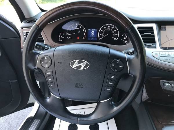 2011 HYUNDAI GENESIS*No Accidents*Leather*Navigation*Back-Up Camera* for sale in Sevierville, TN – photo 17