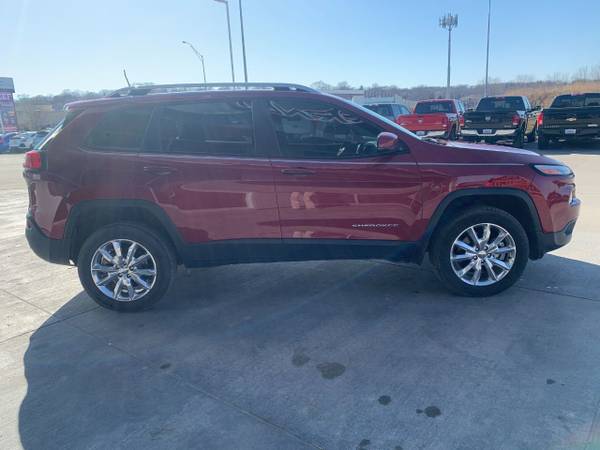 2017 Jeep Cherokee Limited 4x4 Deep Cherry Red for sale in Omaha, NE – photo 8