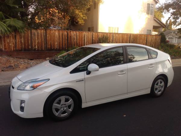 ***Like New Toyota Prius*Leather*Navi*JBL Sound*Must See To... for sale in Lincoln, CA – photo 2