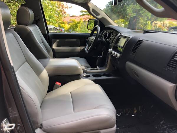 2015 Toyota Sequoia SR5 4WD V8 5.7L --Navi, Leather, Third Row-- -... for sale in Kirkland, WA – photo 18
