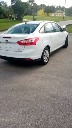 2012 Ford Focus SE - cars & trucks - by owner - vehicle automotive... for sale in Port Saint Lucie, FL – photo 5