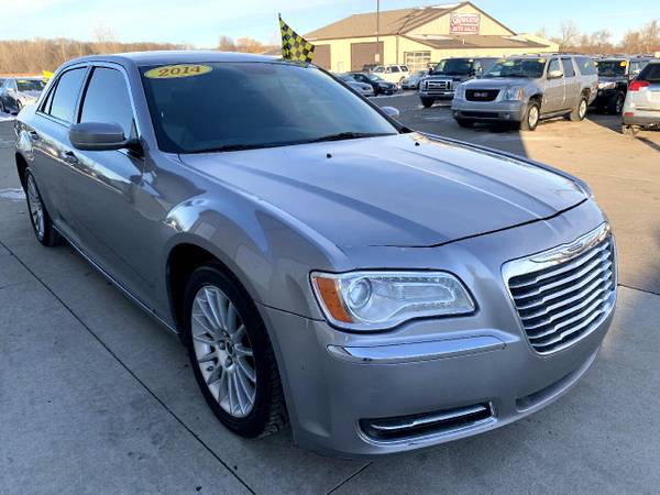 2014 Chrysler 300 4dr Sdn RWD - - by dealer - vehicle for sale in Chesaning, MI – photo 23