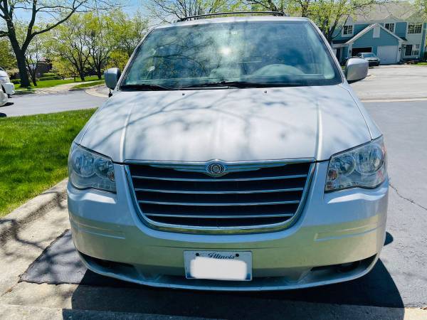 Chrysler Town and Country Touring 2010 for sale in Aurora, IL – photo 3