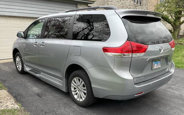 Toyota Sienna XLE BraunAbility Conversion Van - - by for sale in Frankfort, IL – photo 5