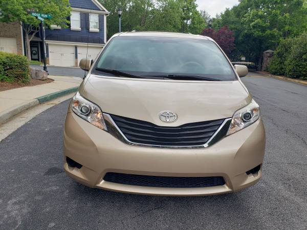 2014 Toyota Sienna LE, DVD for sale in Duluth, GA – photo 2