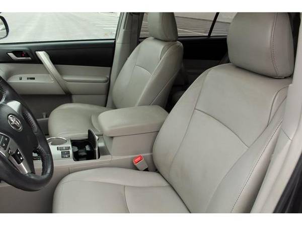 2012 Toyota Highlander SUV SE - Toyota Magnetic Gray Metallic - cars for sale in Green Bay, WI – photo 9