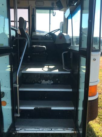 TWO 2009 IC CORP 3000 BUSES - MECHANIC'S SPECIAL for sale in Richmond, PA – photo 5