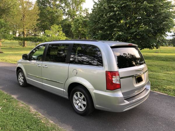 2012 Chrysler Town and Country Fully Loaded Leather-DVD-3RD ROW 7-Pass for sale in Brooklyn, NY – photo 4