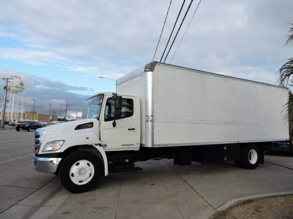 2013 HINO 338 26 FOOT BOX TRUCK W/LIFTGATE with for sale in Grand Prairie, TX – photo 8