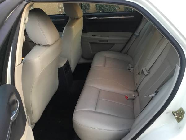 2006 Chrysler 300 Touring 3 5 Loaded runs & Looks like new only for sale in Washington, District Of Columbia – photo 10