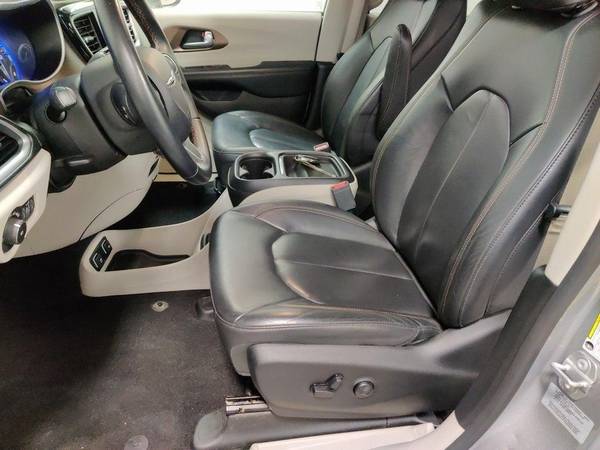 2017 Chrysler Pacifica Touring L Financing Options Available!!! -... for sale in Libertyville, IL – photo 10