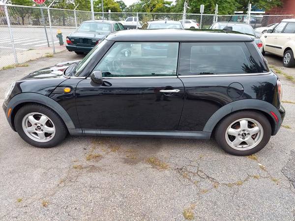 2009 MINI Cooper 6speed - cars & trucks - by dealer - vehicle... for sale in Providence, MA – photo 4