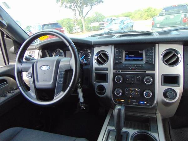 2017 Ford Expedition XLT (Mileage: 31,256) for sale in Devine, TX – photo 15