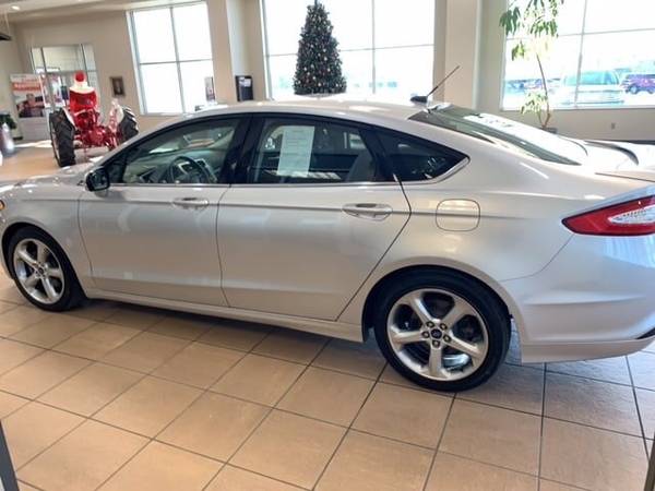 2016 Ford Fusion SE - cars & trucks - by dealer - vehicle automotive... for sale in Boone, IA – photo 9