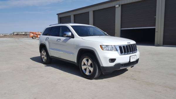 2013 Jeep Grand Cherokee Limited 4WD - cars & trucks - by dealer -... for sale in URBANDALE, IA – photo 3