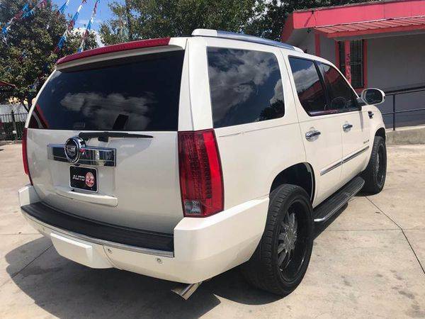 2011 Cadillac Escalade Base 4dr SUV EVERYONE IS APPROVED! for sale in San Antonio, TX – photo 7