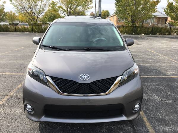 2011 TOYOTA SIENNA SE - cars & trucks - by owner - vehicle... for sale in Chicago, IL – photo 4