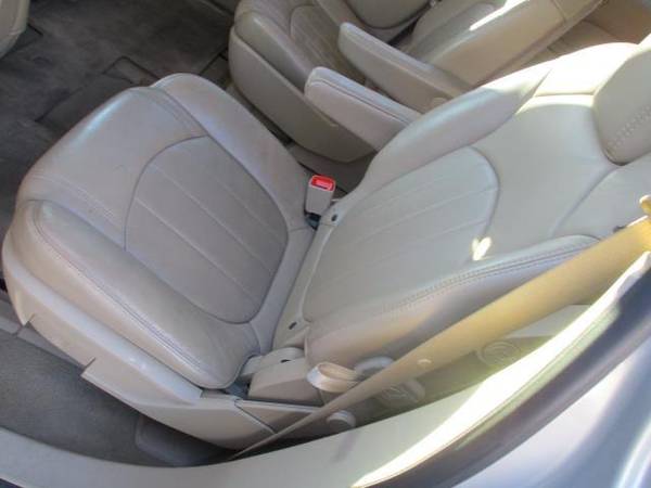 2008 BUICK ENCLAVE CXL - SUV - cars & trucks - by dealer - vehicle... for sale in Casper, WY – photo 12