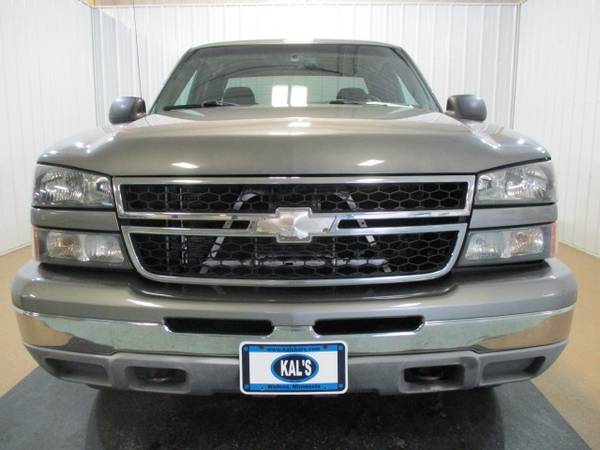 2007 Chevrolet Chevy Silverado 1500 Classic 4WD Ext Cab Truck 143.5 for sale in Wadena, MN – photo 2