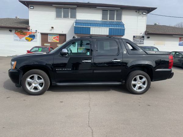 2013 Chevrolet Avalanche 4x4/Black Diamond! - cars & for sale in Grand Forks, ND