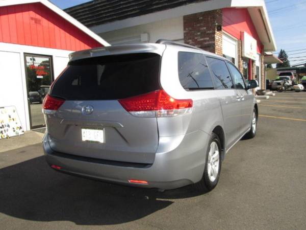 2011 Toyota Sienna LE Minivan 4D Cars and Trucks for sale in Portland, OR – photo 3