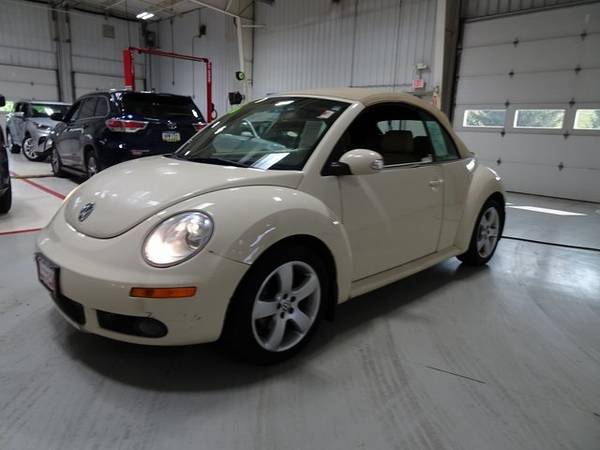 2006 Volkswagen Beetle 2.5L Harvest Moon Beige/Cream Cloth Roof -... for sale in Cedar Falls, IA – photo 8