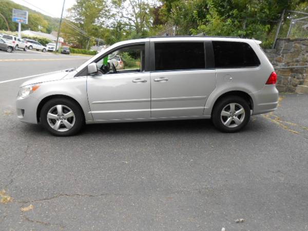 2011 Volkswagen Routan SE 102k Miles Leather 2 DVD Players Rev for sale in Seymour, NY – photo 2