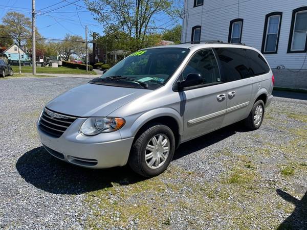 2006 CHRYSLER TOWN AND COUNTRY TOURING - - by dealer for sale in Manheim, PA – photo 2