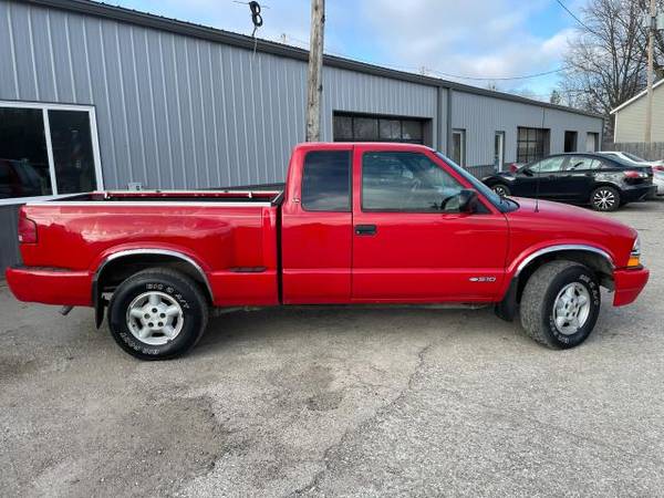 2001 Chevrolet S-10 Ext Cab 123 WB 4WD LS - cars & trucks - by... for sale in CENTER POINT, IA – photo 2