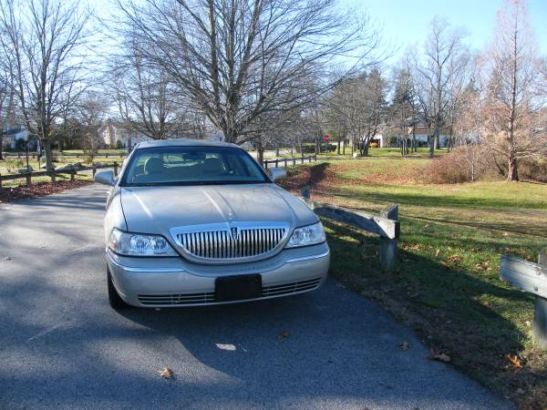 2006 Lincoln Town Car Signature Limited Leather Must Be Seen... for sale in East Providence, RI – photo 3