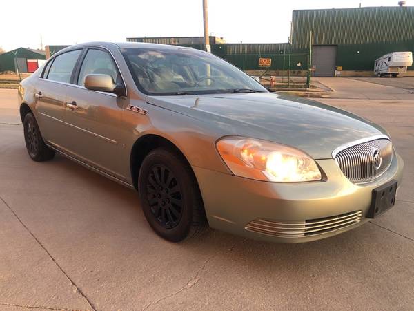 2006 Buick Lucerne 3.8L ONLY 81k MILES! NEW TIRES!! - cars & trucks... for sale in Cleveland, OH – photo 2