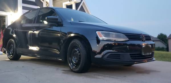 2013 Volkswagen Jetta Manual - cars & trucks - by owner - vehicle... for sale in Kansas City, MO – photo 2