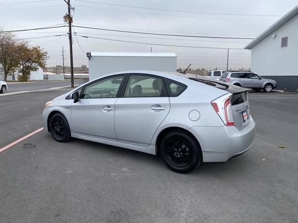 2012 *Toyota* *Prius* *5dr Hatchback Four* - cars & trucks - by... for sale in Wenatchee, WA – photo 4