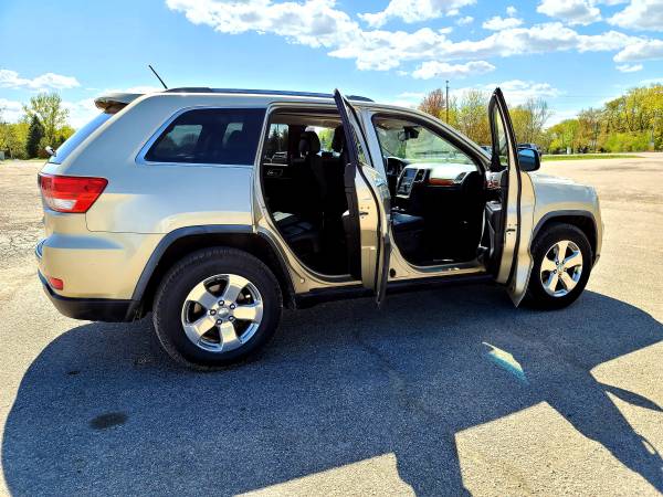 2011 Jeep Grand Cherokee LTD - - by dealer - vehicle for sale in Neenah, WI – photo 8