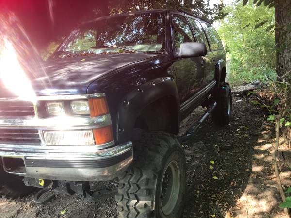 ‘99’ Suburban 2500 - cars & trucks - by owner - vehicle automotive... for sale in Beloit, WI – photo 3