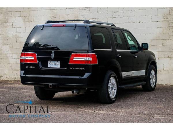AMAZING Value! 2008 Lincoln Navigator V8 4x4 w/3rd Row For Only $11k! for sale in Eau Claire, WI – photo 5