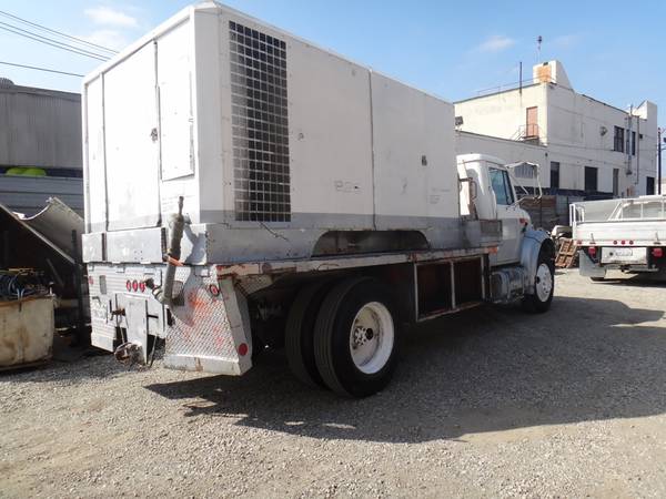 1992 INTERNATIONAL TRUCK 4600 WITH AIR COMPRESSOR - cars & trucks -... for sale in Los Angeles, CA – photo 2