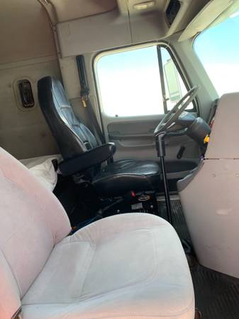 2006 FREIGHTLINER COLUMBIA FLAT ROOF W/SLEEPER for sale in Midland, TX – photo 8