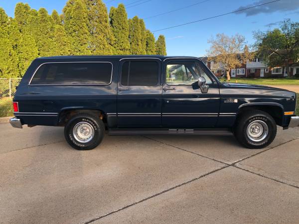 1986 GMC Suburban 2WD Garage Kept Low Miles Excellent Condition for sale in Clinton Township, MI – photo 2