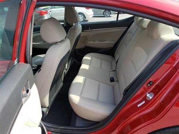 2017 Hyundai Elantra SE sedan Scarlet Red for sale in Fayetteville, AR – photo 6