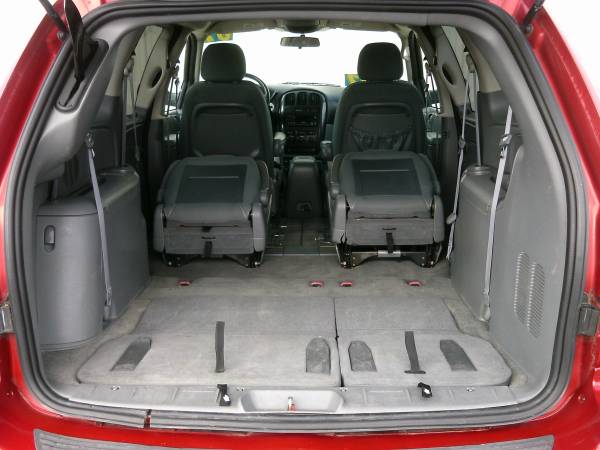 2007 Dodge Caravan-29,000 MILES! SEATS 7 PASSENGERS COMFORTABLY! for sale in Silvis, IA – photo 16